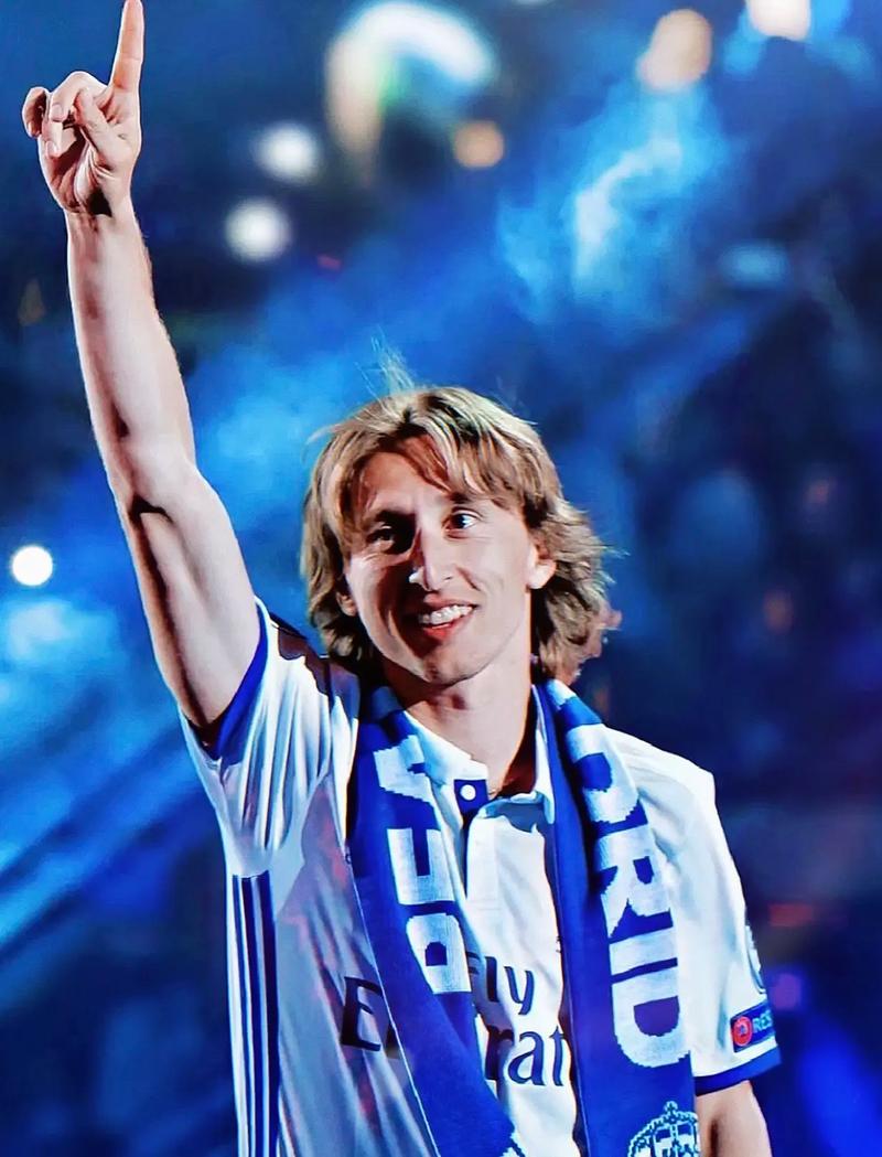 81岁奶奶直播《我的世界》走红 为孙子治疗癌症